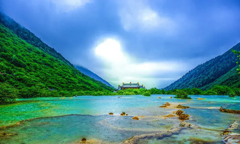 2026 [Fairyland Jiuzhaigou] Panda Valley / Dujiangyan + Jiuzhaigou + Huanglong 4-Day Tour - Sichuan 4