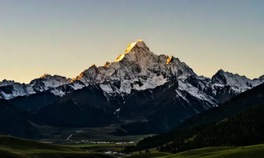 [2026 Tibet In-Depth] Lhasa + Basum Tso + Bome + Midui Glacier + Ranwu Lake + Yamdrok + Tashilhunpo + Namtso 10-Day Hidden Realm Loop - Tibet 4