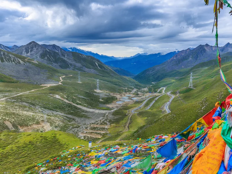 The Ultimate Cheat Sheet: Sichuan-Tibet Highway G318 Classic 11-Day Itinerary — Every Day's Departure Time, Accommodation, and Altitude Clearly Listed - travel guide cover