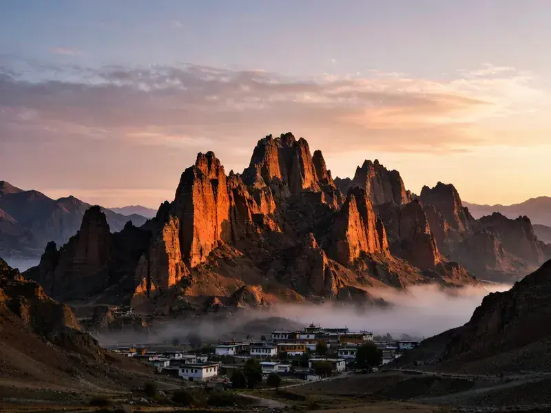 Gansu Four-Season Clothing & Weather Guide: From Gobi Sun to Qilian Snow—How to Dress Right