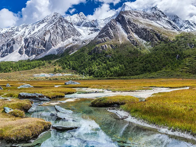 Don't Choose Wrong! Flying, Self-Driving, or Charter to Daocheng Yading? - Transport Guides