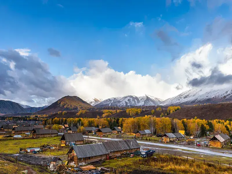 How to Book Authentic Xinjiang Local Guesthouses & Hotels? A Veteran's Private Selection, Anti-Scam & Wild-Luxury Experience Guide